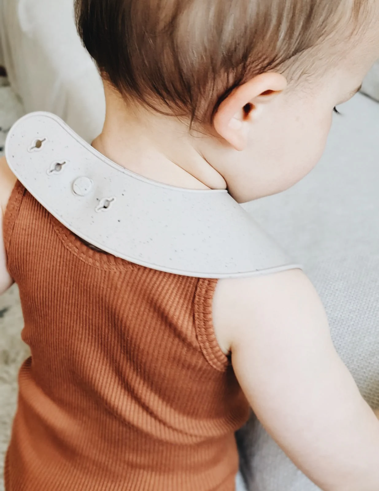 Silicone Bib, Shell Collection, Beige – Image 2